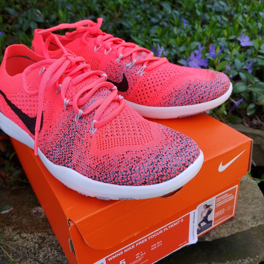 Nike Free Focus Flyknit 2 size 6.5...fun color!